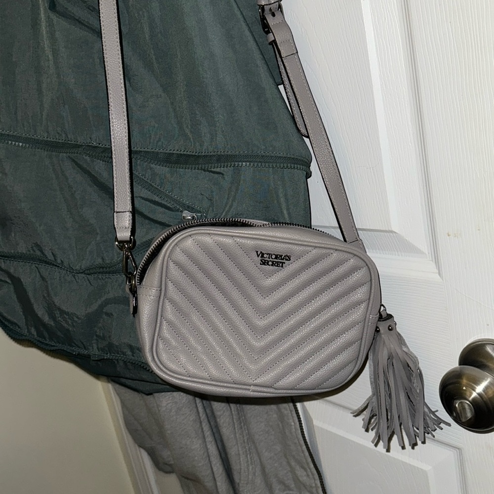 VS GRAY PURSE